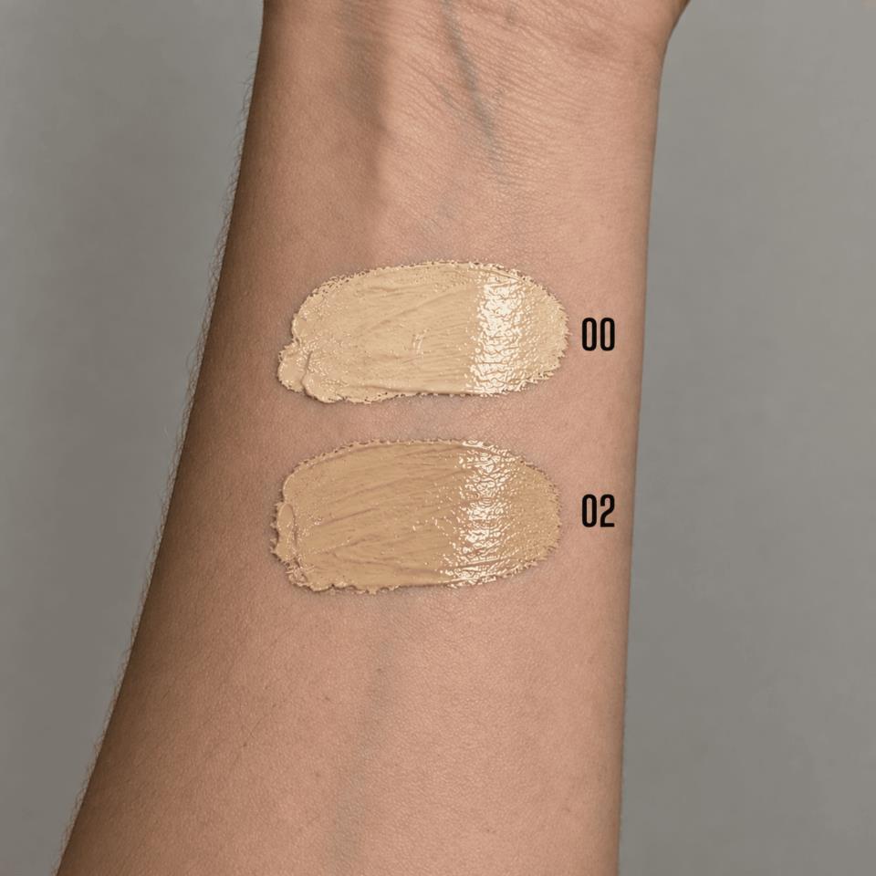 Expositor 9 und RR Cream Tono 02 Vegan 1 Tester